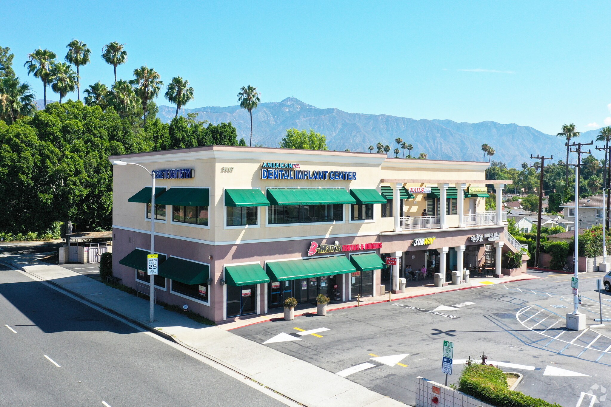 3007 Huntington Dr, Pasadena, CA à louer Photo principale– Image 1 sur 3