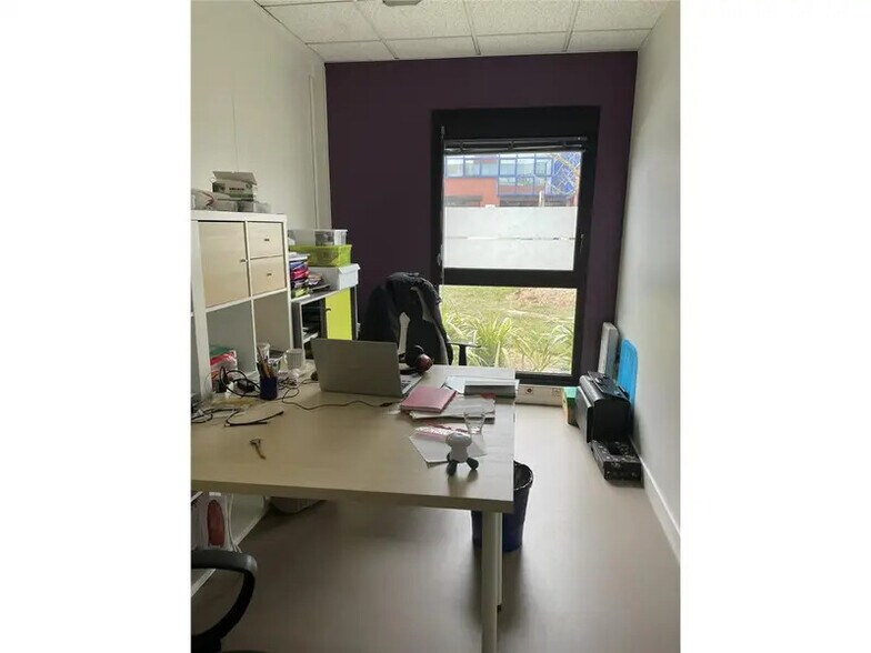 Bureau dans Saint-Grégoire à vendre - Photo intérieure – Image 2 sur 9