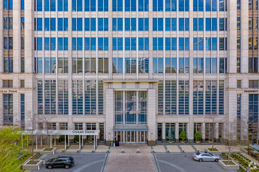 2101 cedar springs Rd, Dallas, TX à louer - Photo de l’immeuble – Image 3 sur 10