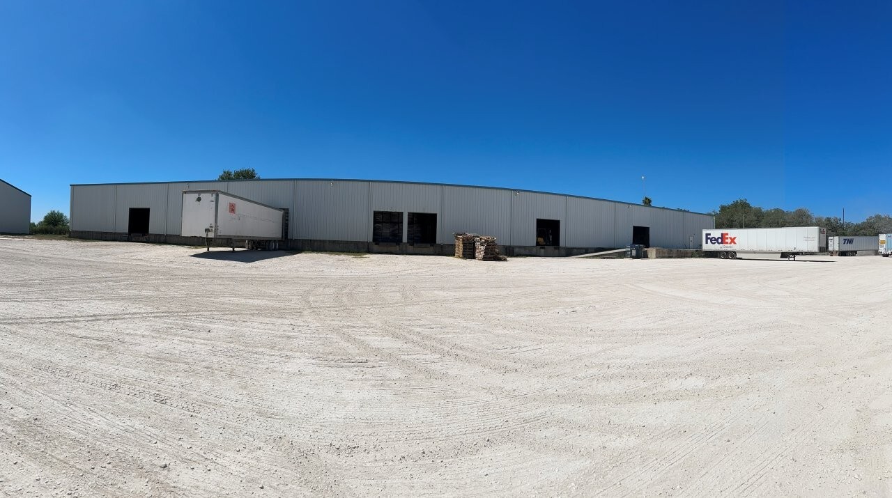 201 Farley Ln, Del Rio, TX à louer Photo de l’immeuble– Image 1 sur 18