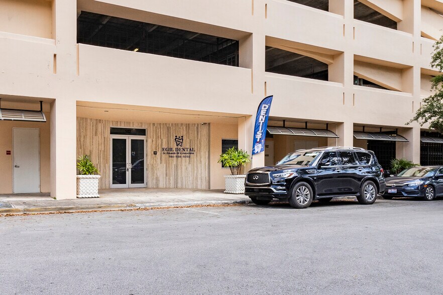 6141 Sunset Dr, South Miami, FL à louer - Photo de l’immeuble – Image 2 sur 28