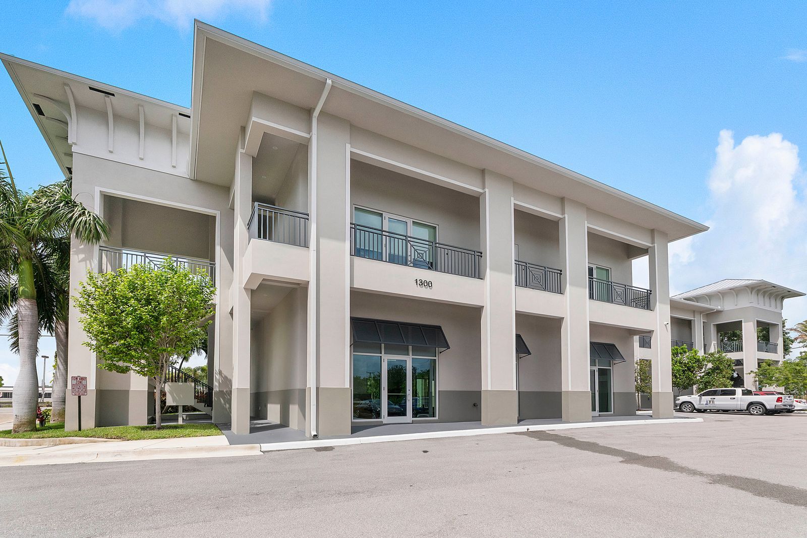 1300 S Dixie Hwy, Lantana, FL à louer Photo principale– Image 1 sur 10