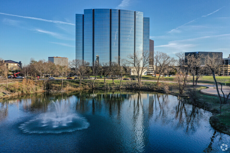12377 Merit Dr, Dallas, TX à louer - Photo de l’immeuble – Image 3 sur 24
