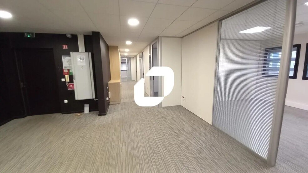 Bureau dans Loos à louer - Photo de l’immeuble – Image 1 sur 5