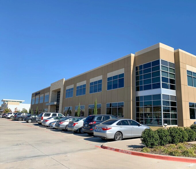 8454 Parkwood Blvd, Plano, TX à louer - Photo de l’immeuble – Image 2 sur 19