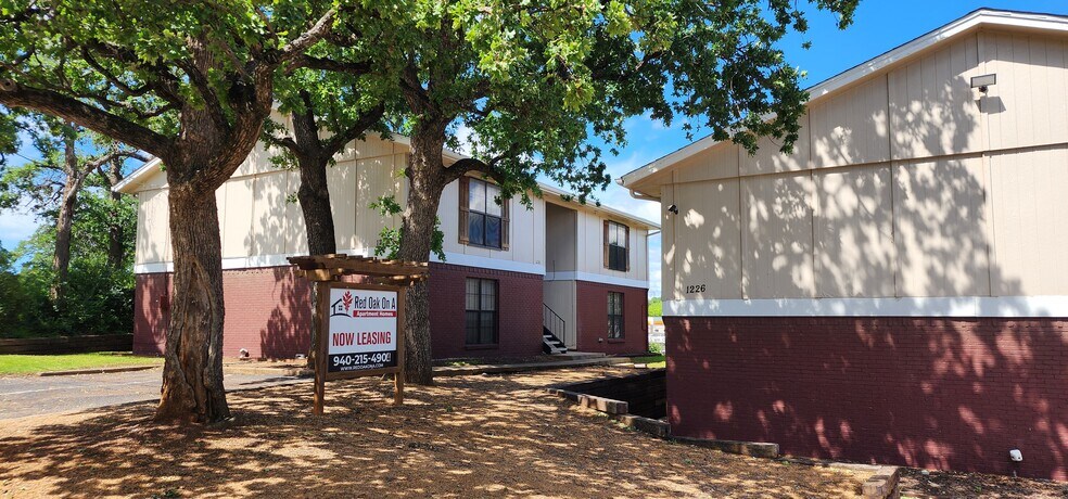 1226-1232 Avenue A, Denton, TX à vendre - Photo de l’immeuble – Image 1 sur 23