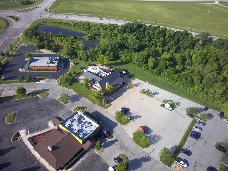 1340 Village West Pky, Kansas City, KS à louer - Photo de l’immeuble – Image 3 sur 16