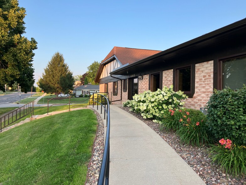 1305 Chestnut St, West Bend, WI à vendre - Photo de l’immeuble – Image 3 sur 27