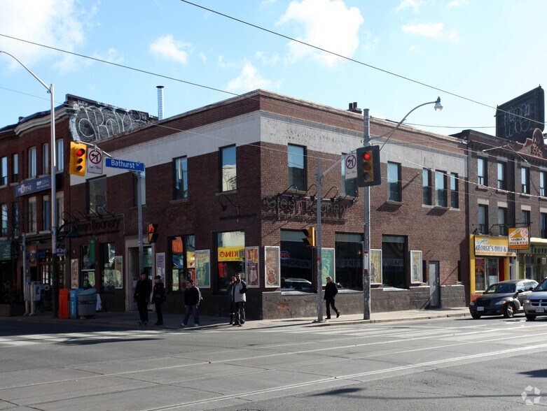 565 Bloor St W, Toronto, ON à louer - Photo de l’immeuble – Image 2 sur 2