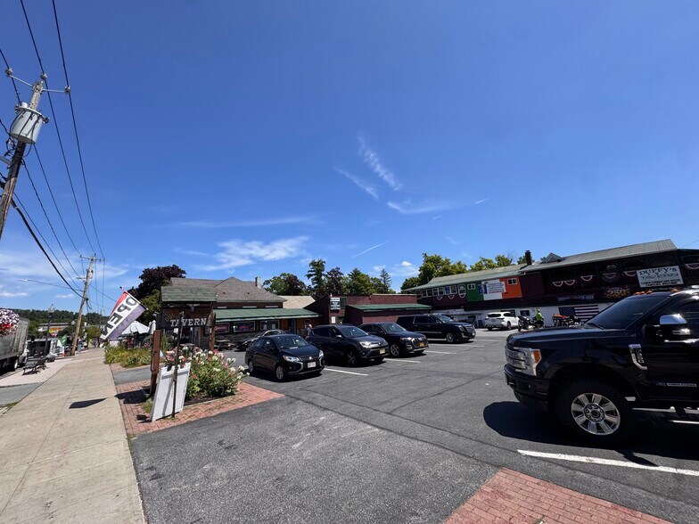 Established Restaurant and Tavern portefeuille de 2 biens à vendre sur LoopNet.fr - Photo de l’immeuble – Image 3 sur 15