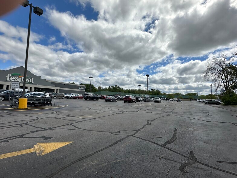 300-320 Wolf River Plz, New London, WI à louer - Photo de l’immeuble – Image 2 sur 4