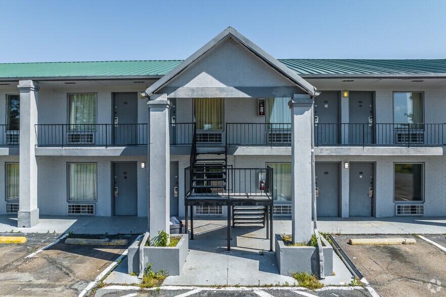 2002 Walker Dr, Brinkley, AR à vendre - Photo de l’immeuble – Image 1 sur 10