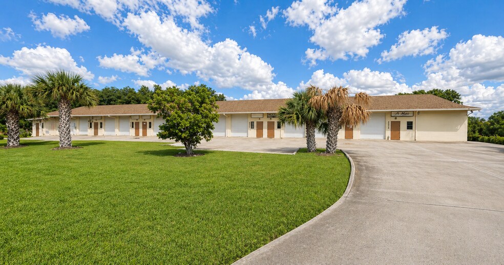 1401-1421 SW Biltmore St, Port Saint Lucie, FL à louer - Photo de l’immeuble – Image 2 sur 6