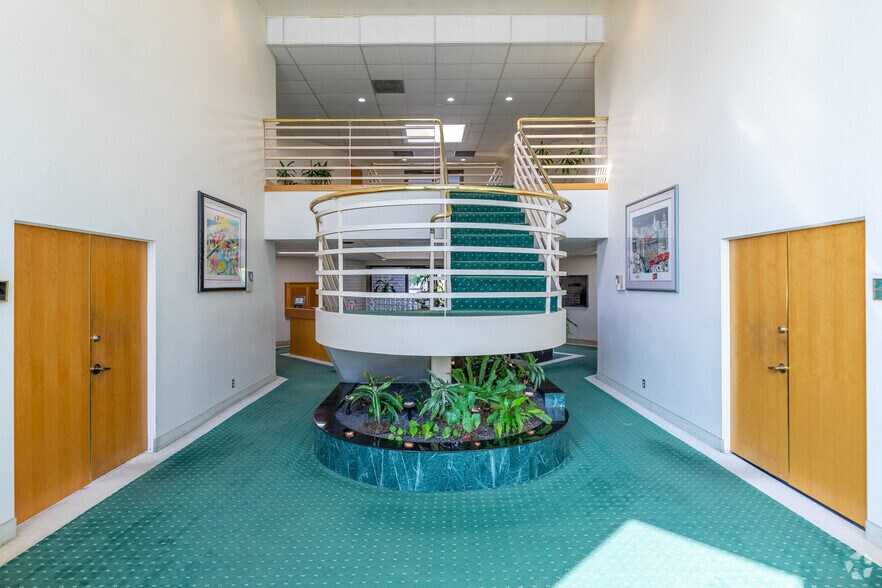 333 S Juniper St, Escondido, CA à louer - Hall d’entrée – Image 3 sur 7