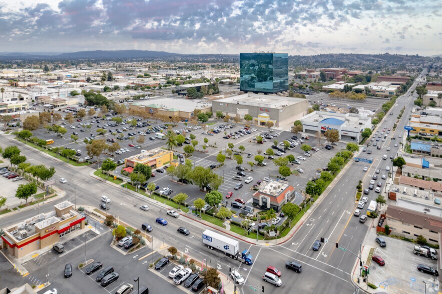 2500-2588 W Commonwealth Ave, Alhambra, CA à louer - Photo de l’immeuble – Image 3 sur 7