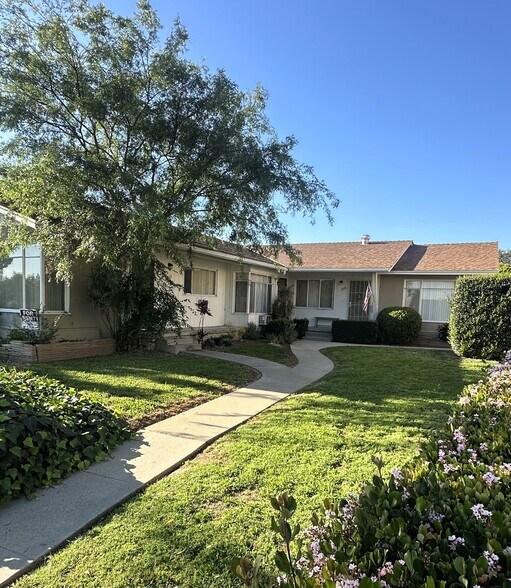 735 Barris Dr, Fullerton, CA à vendre - Photo principale – Image 1 sur 7
