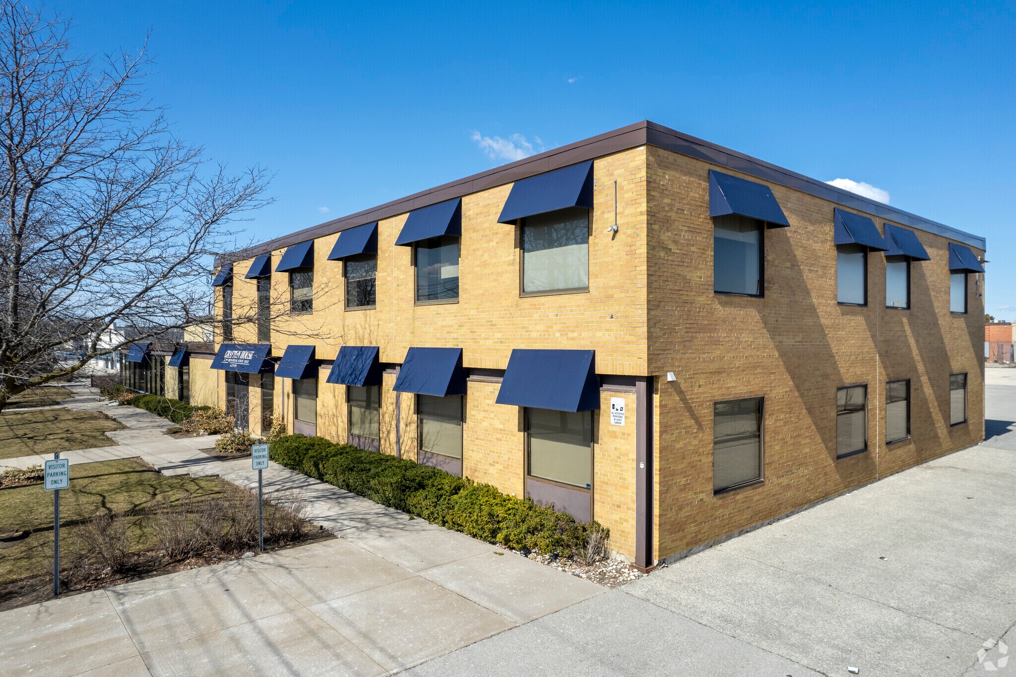 44 Apex Rd, Toronto, ON à louer Photo principale– Image 1 sur 7