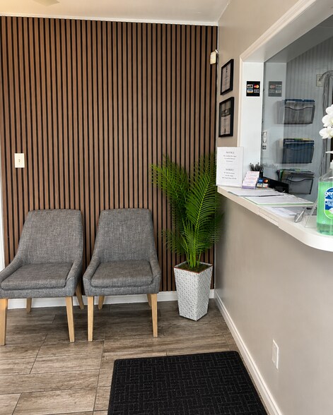 7620 Lindley Ave, Reseda, CA à louer - Photo de l’immeuble – Image 3 sur 5