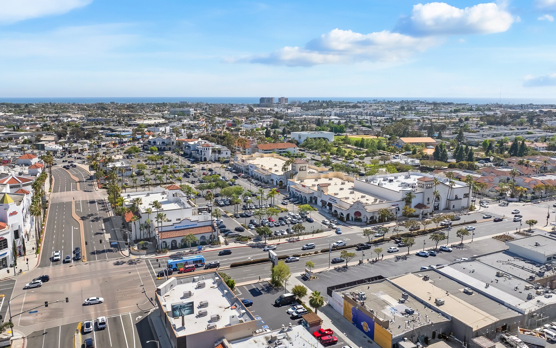 Costa Mesa Courtyards portefeuille de 7 biens à vendre sur LoopNet.fr Photo de l’immeuble– Image 1 sur 7