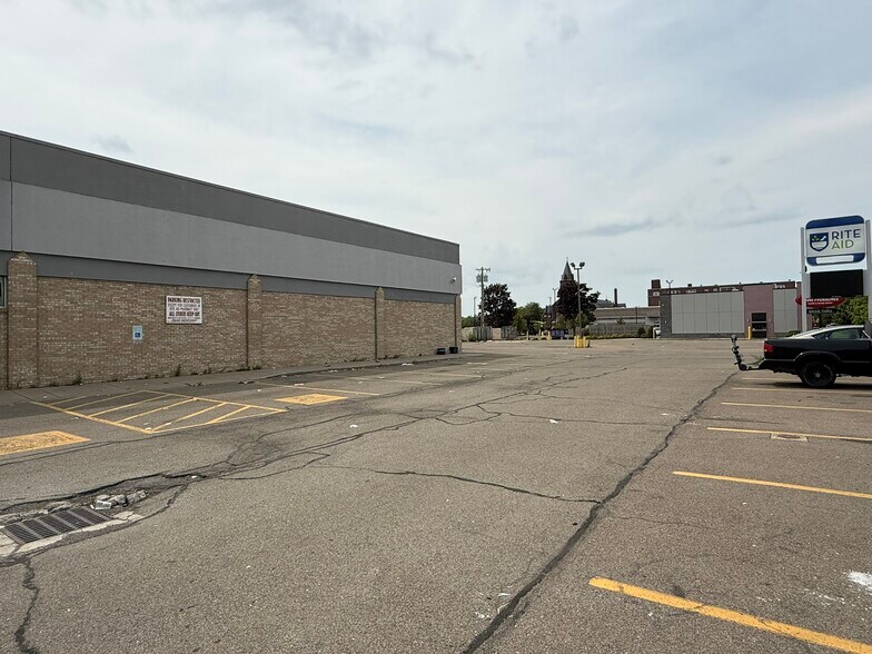 350 Niagara St, Buffalo, NY à louer - Photo de l’immeuble – Image 3 sur 7