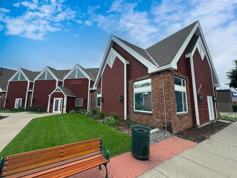 2214 5th St, White Bear Lake, MN à vendre - Photo de l’immeuble – Image 1 sur 18