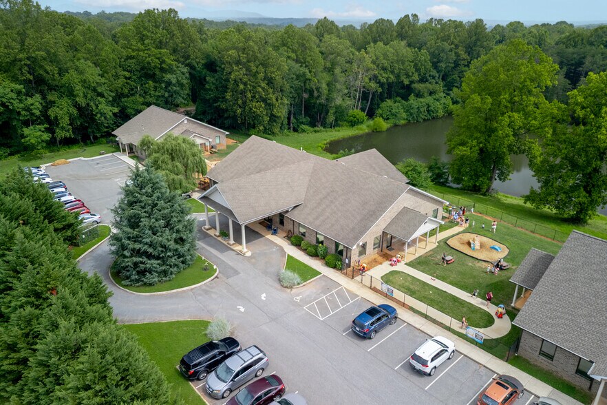 1071 Woodberry Square Pl, Lynchburg, VA à vendre - Photo principale – Image 1 sur 34