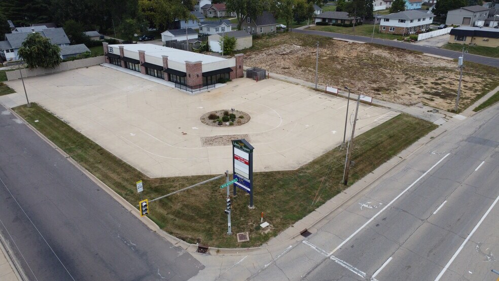 1001 E War Memorial Dr, Peoria Heights, IL à vendre - Photo de l’immeuble – Image 3 sur 11