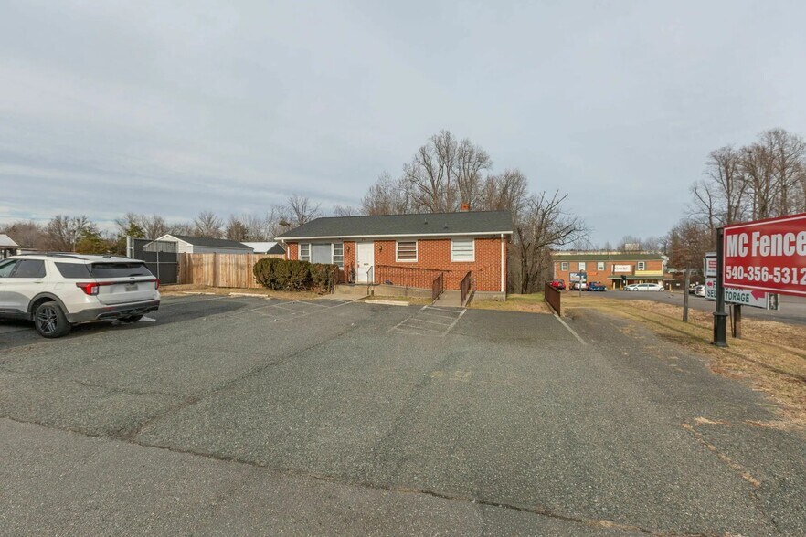696-702 Warrenton Rd, Fredericksburg, VA à louer - Photo de l’immeuble – Image 3 sur 7