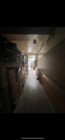 Local commercial dans Paris à louer - Photo intérieure – Image 1 sur 6