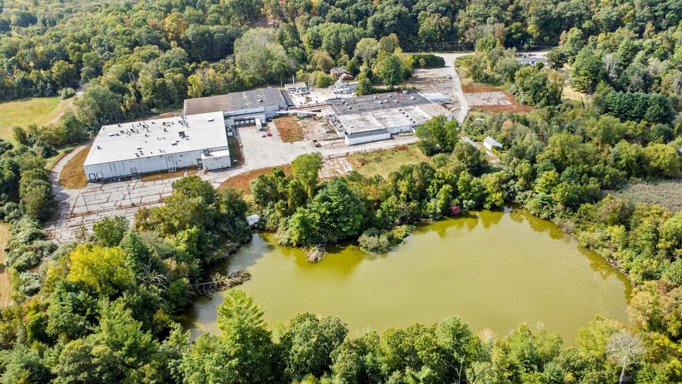 153 Searles Rd, Pomfret Center, CT à louer - Aérien – Image 1 sur 26