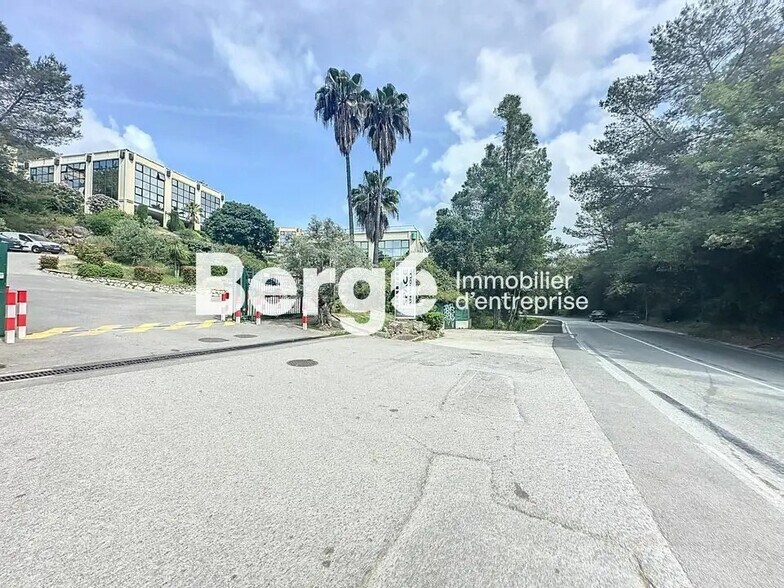 Bureau dans Vallauris à louer - Photo de l’immeuble – Image 3 sur 4