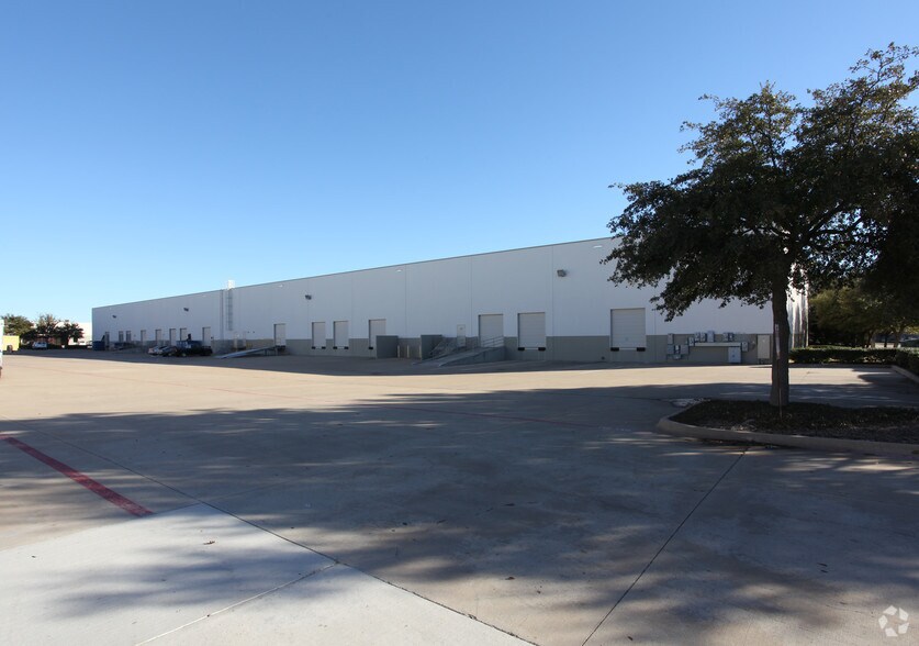 1004 N Ave, Plano, TX à louer - Photo de l’immeuble – Image 3 sur 4