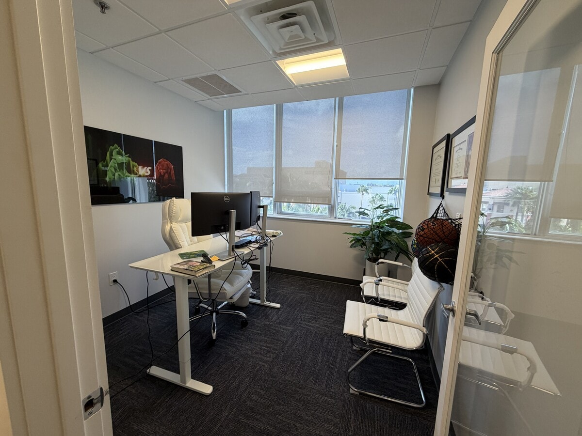 2455 E Sunrise Blvd, Fort Lauderdale, FL 33304 - Lot CU-4E -  - Photo intérieure - Image 2 of 5