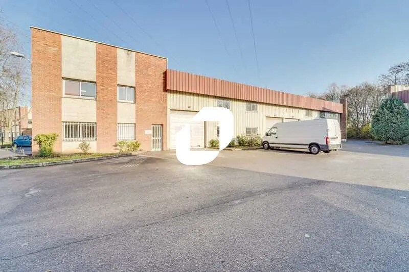 9 Rue Des Cerisiers, Lisses à louer - Photo de l’immeuble – Image 1 sur 6