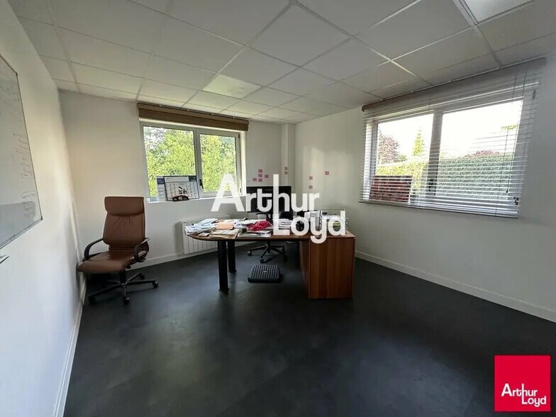 Local d’activités dans Pacé à louer - Photo de l’immeuble – Image 3 sur 7