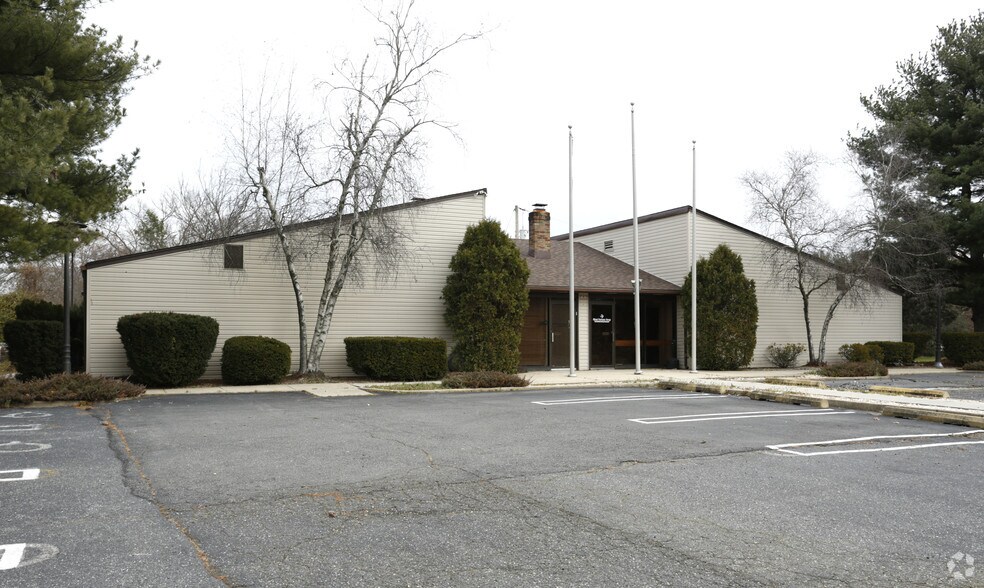 469 Cranbury Rd, East Brunswick, NJ à vendre - Photo de l’immeuble – Image 2 sur 2