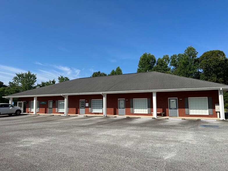 166 Commerce Pky, Cornelia, GA à louer - Photo principale – Image 1 sur 7