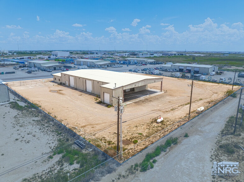 2708 S County Road 1242, Midland, TX à louer - Photo de l’immeuble – Image 3 sur 15