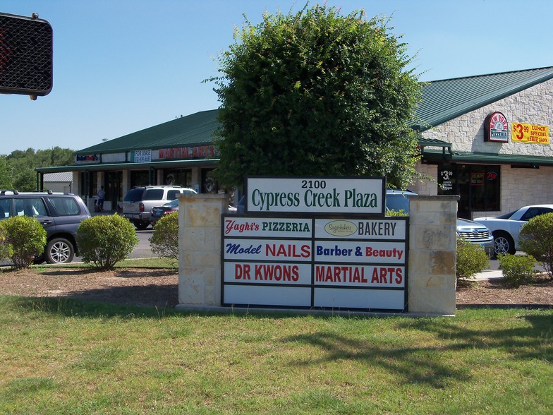 2100 Cypress Creek Rd, Cedar Park, TX à louer - Photo principale – Image 2 sur 2