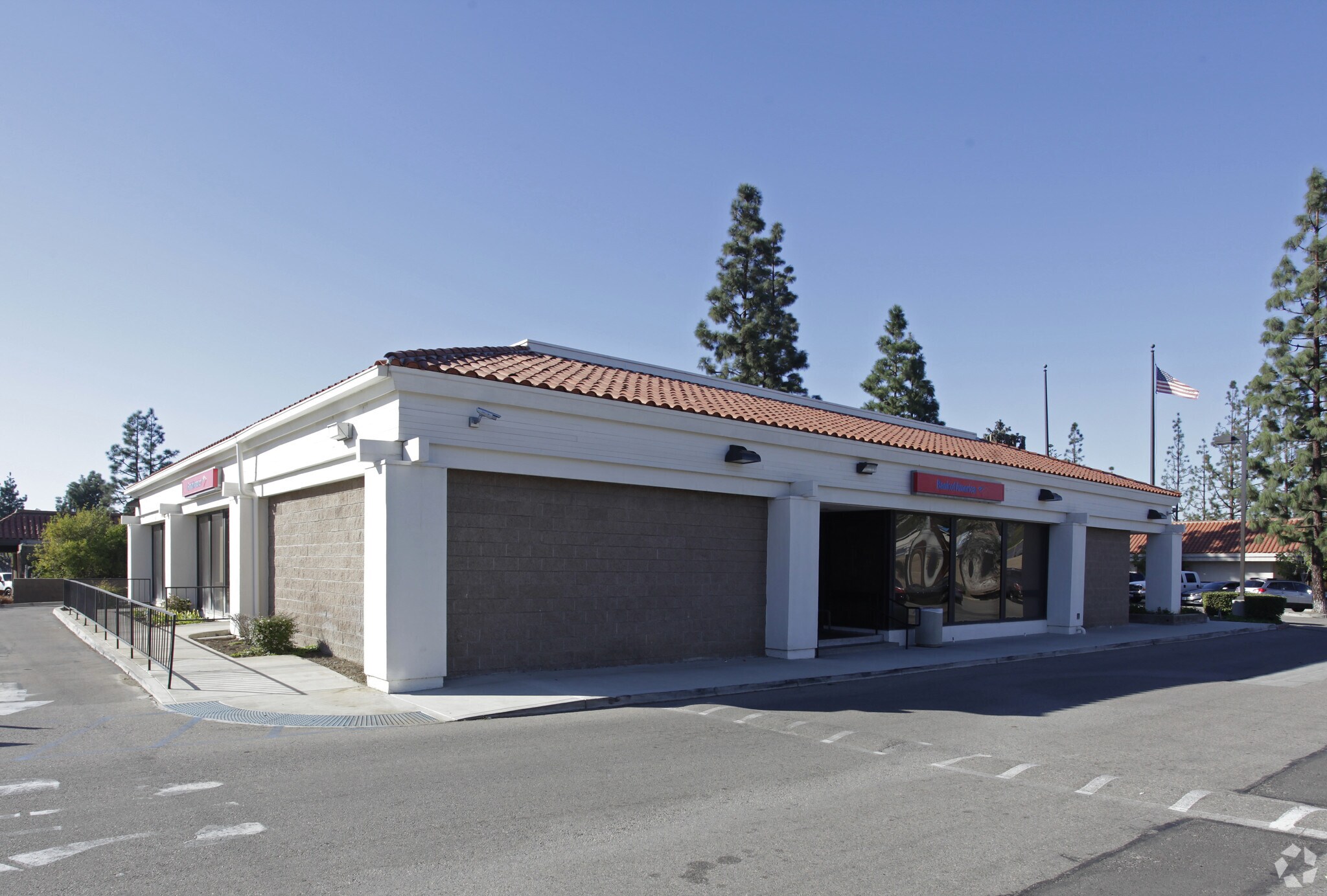 17863 Santiago Blvd, Villa Park, CA à louer Photo principale– Image 1 sur 9