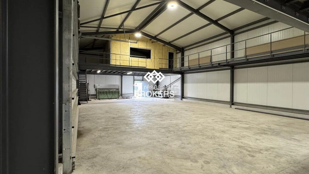 Industriel/Logistique dans Châteaurenard à louer - Photo de l’immeuble – Image 2 sur 4