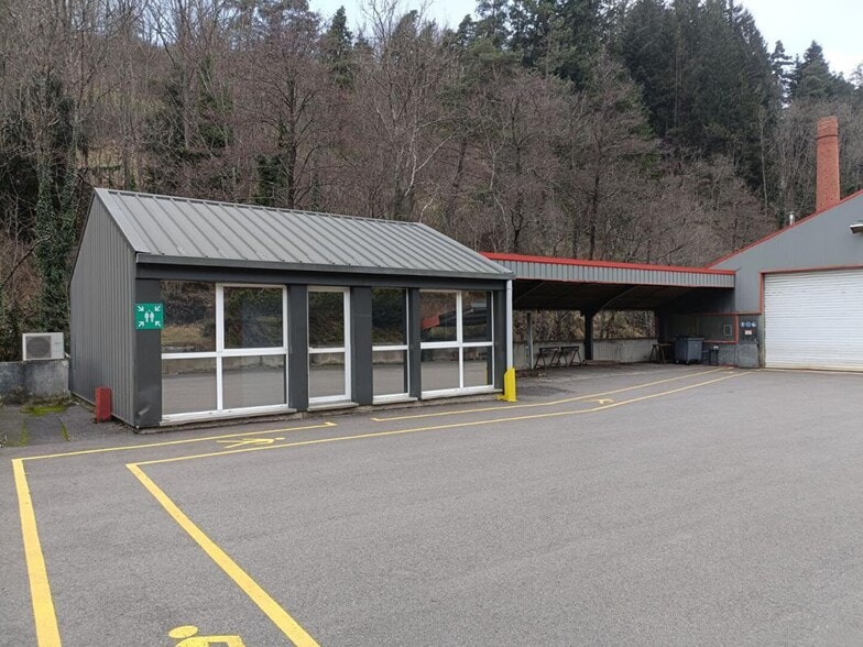 Local d'activités dans Dunières à vendre - Photo de l’immeuble – Image 3 sur 9