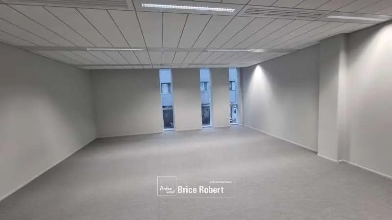 Bureau dans Villeurbanne à louer - Photo de l’immeuble – Image 3 sur 10