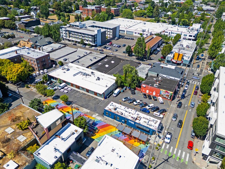 2705-2717 SE Ankeny St, Portland, OR à vendre - Photo de l’immeuble – Image 2 sur 8