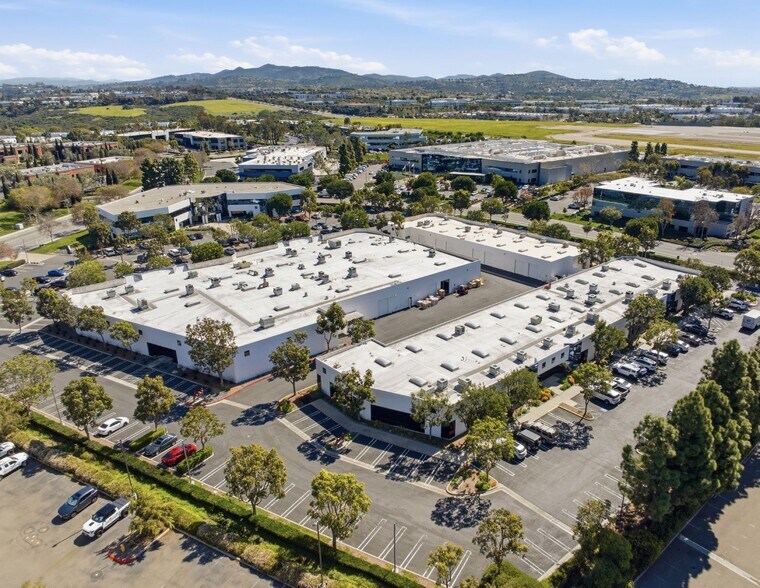2260 Rutherford Rd, Carlsbad, CA à louer - Photo de l’immeuble – Image 2 sur 6