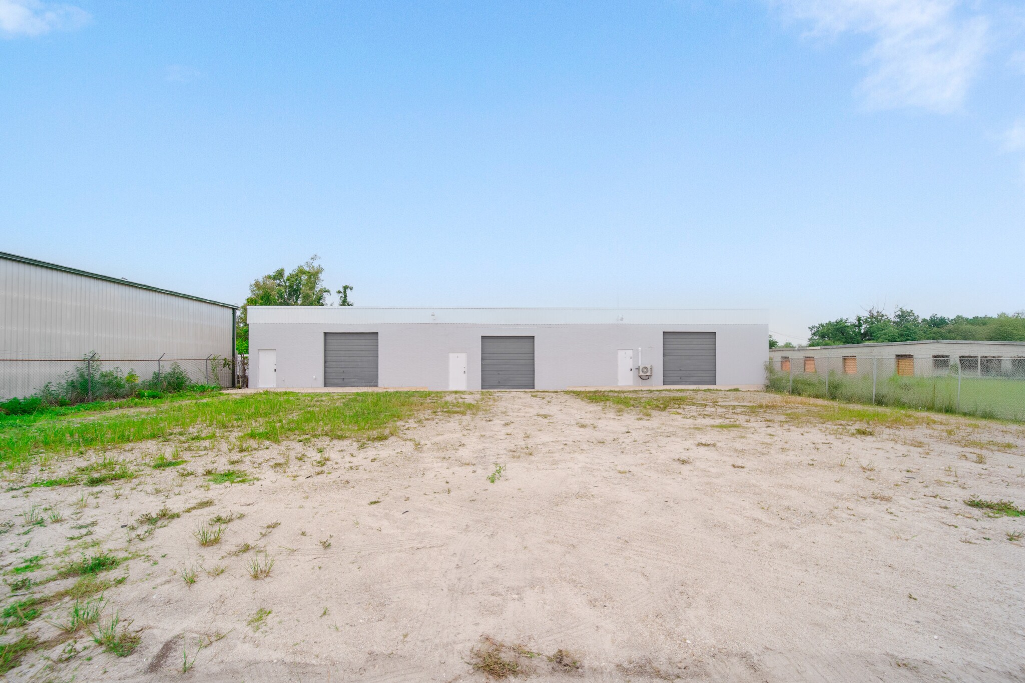 3559 Veronica S Shoemaker Blvd, Fort Myers, FL à louer Photo de l’immeuble– Image 1 sur 20