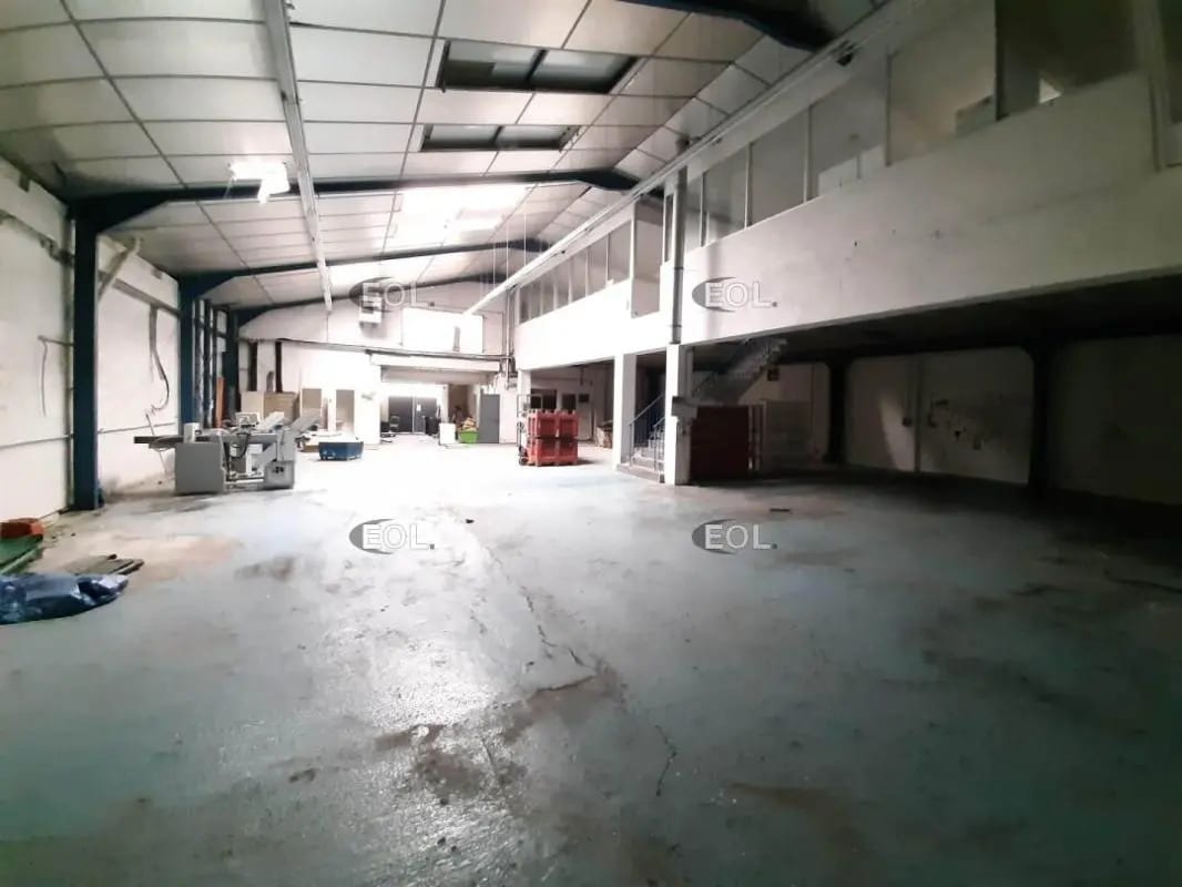 Local d'activités dans Maisons-Alfort à vendre Photo de l’immeuble– Image 1 sur 12