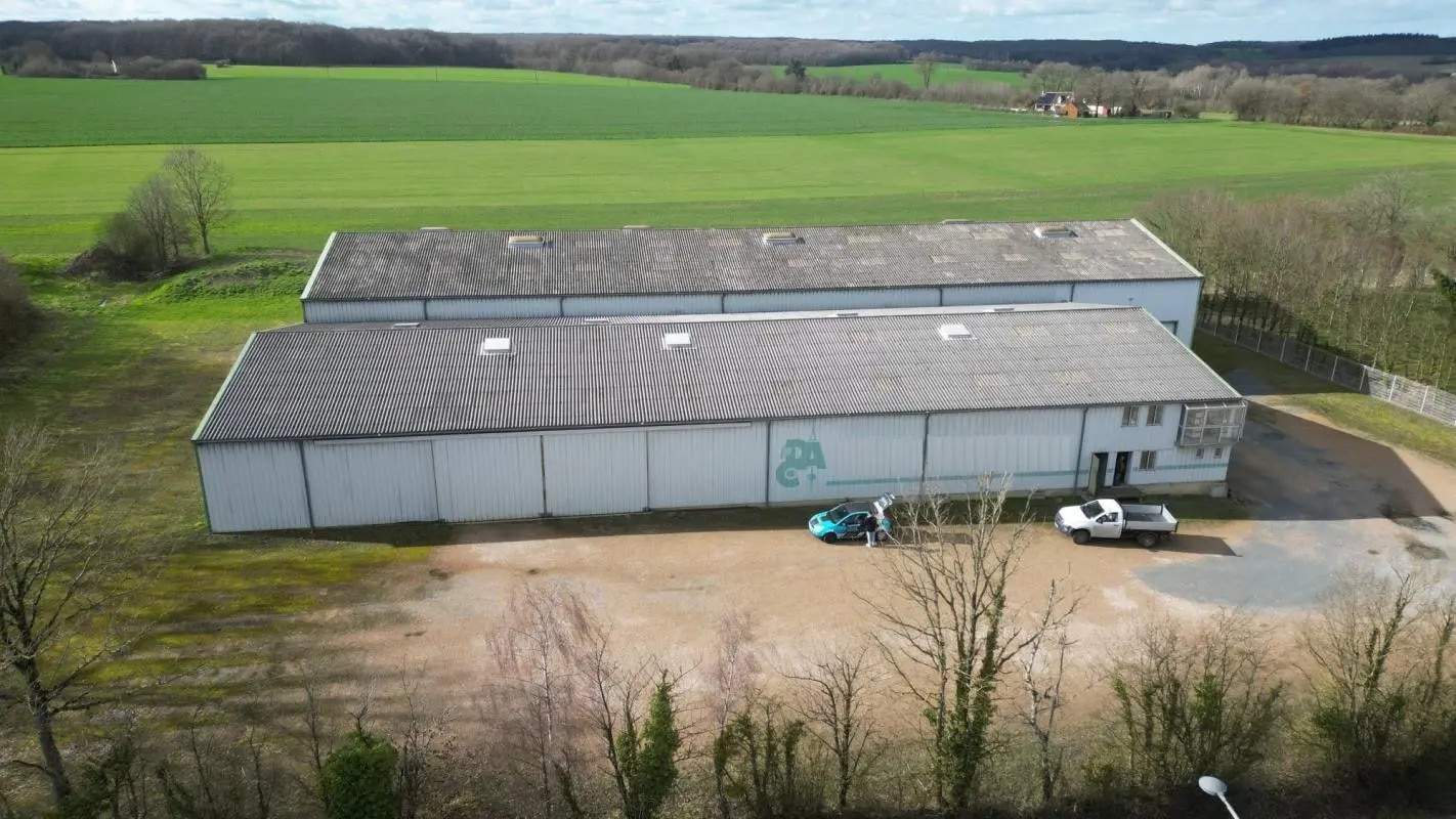Industriel/Logistique dans Thiron-Gardais à vendre Photo de l’immeuble– Image 1 sur 16