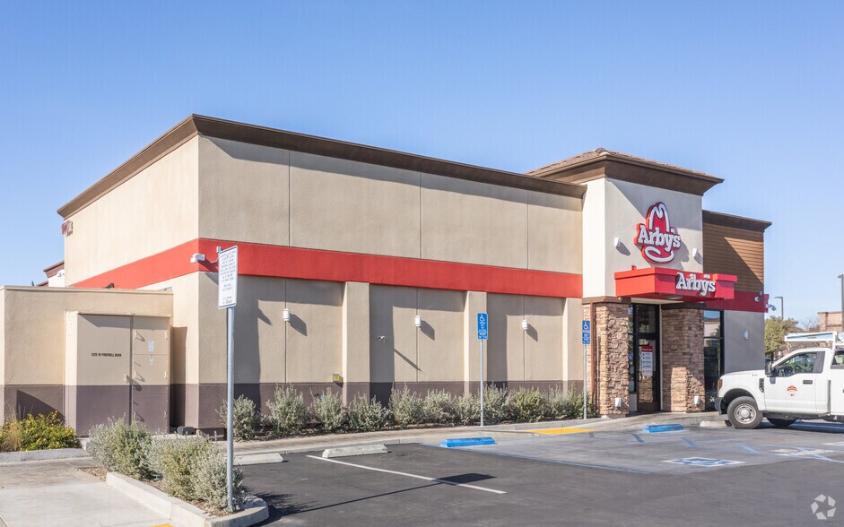1225 W Foothill Blvd, Rialto, CA à louer - Photo principale – Image 1 sur 7