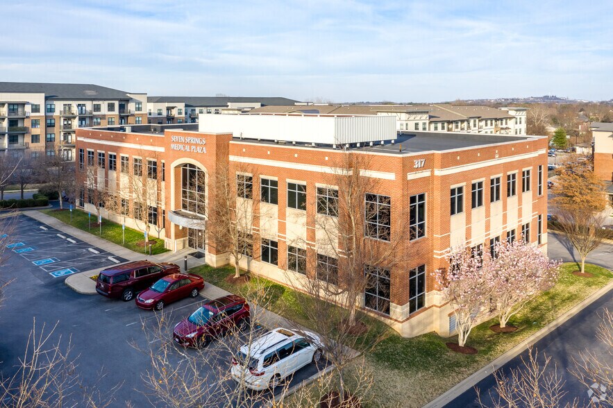 317 Seven Springs Way, Brentwood, TN à louer - Photo de l’immeuble – Image 2 sur 7